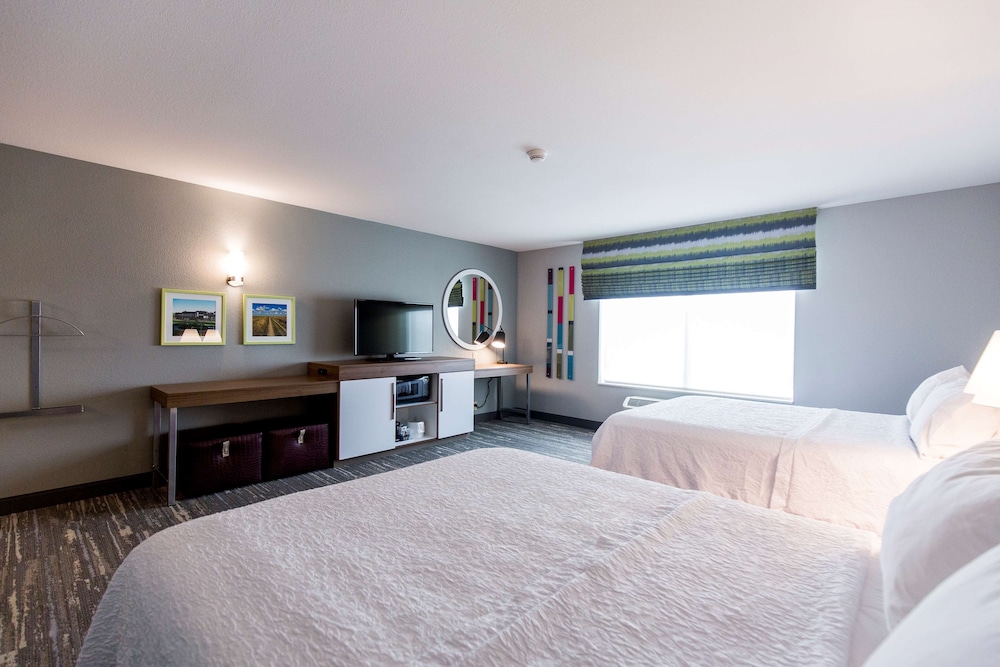 Hampton Inn Bismarck - photo 11
