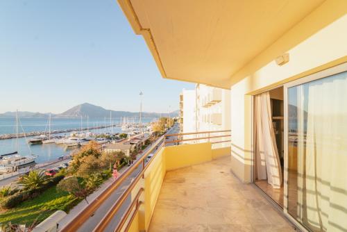 Sea Front Luxury Apartment — 4-Star Luxury Hotel in Patra, Greece