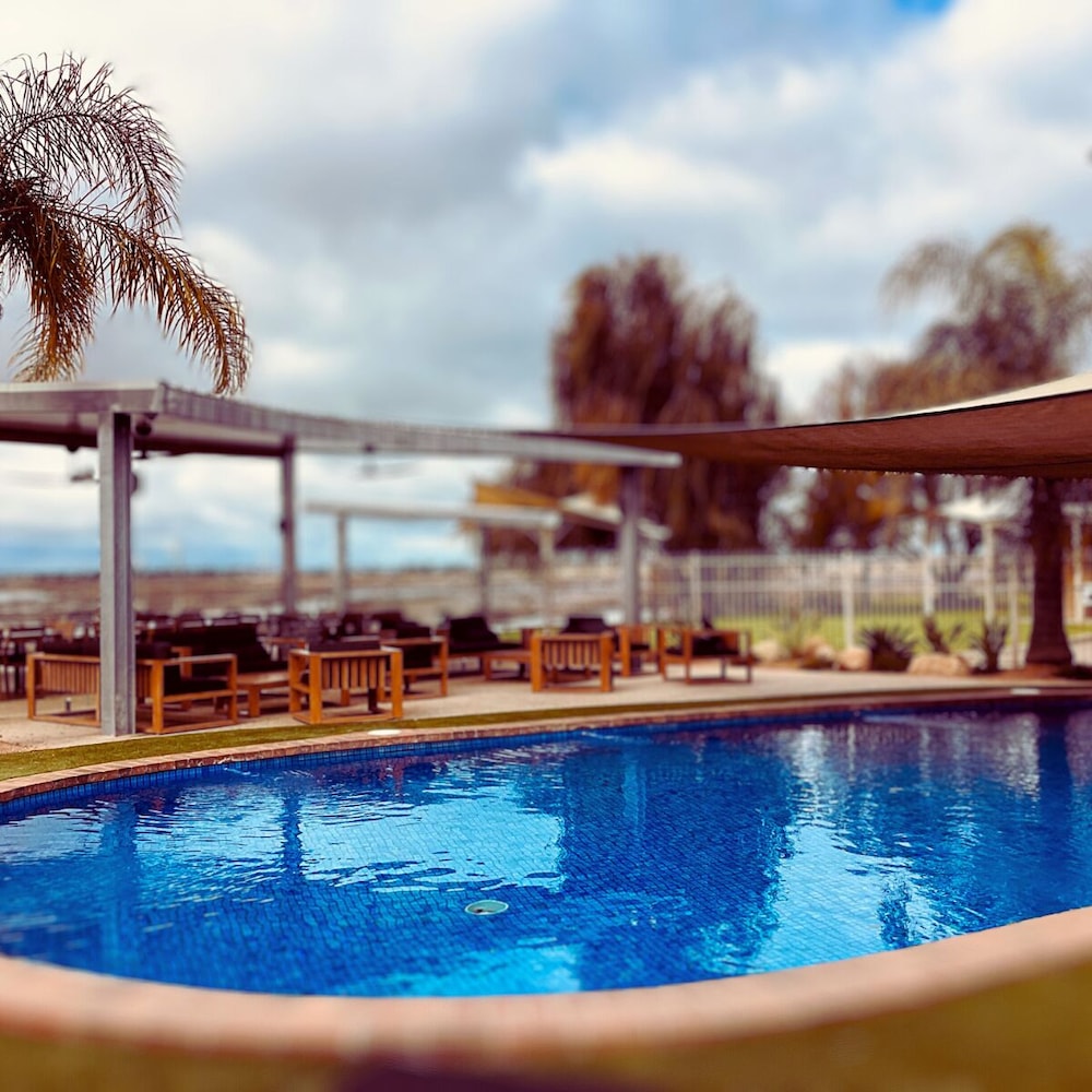 Lake Edge Resort — hotel in Mulwala