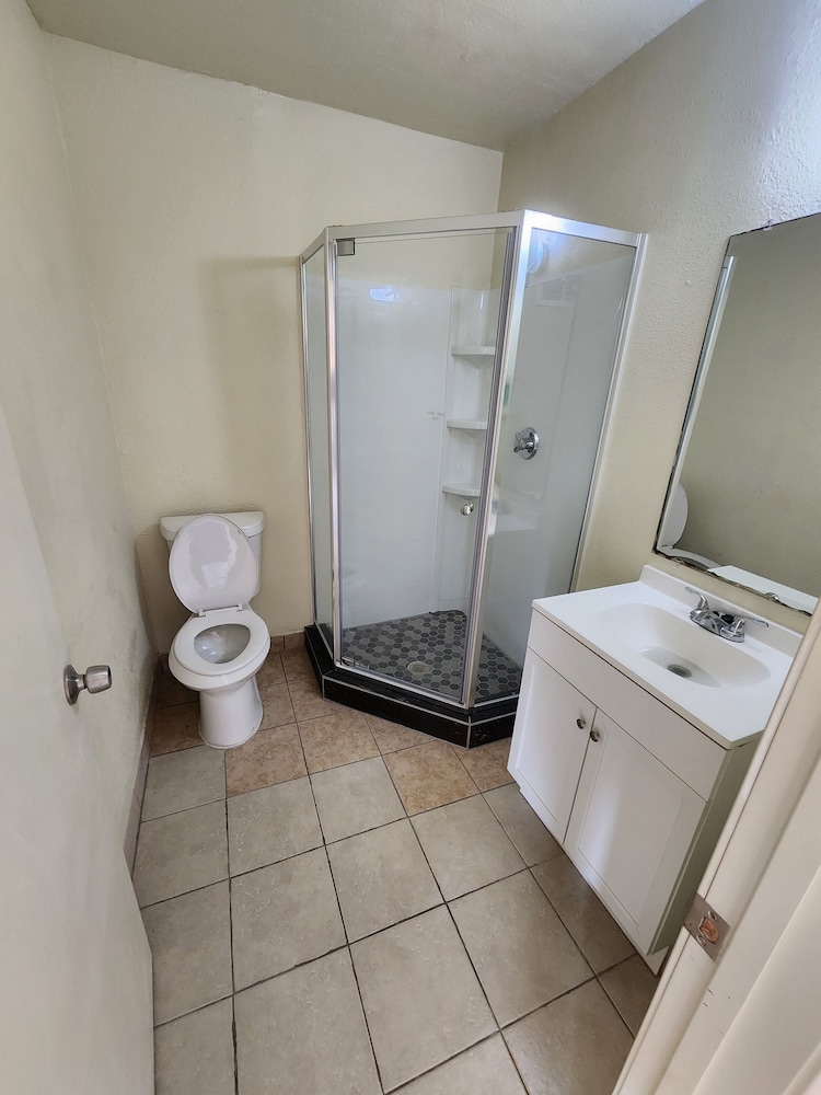 HomeTown Inn and Suites - photo 5