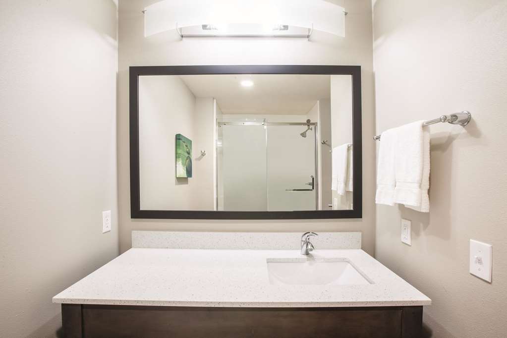 La Quinta Inn & Suites by Wyndham Tulsa Broken Arrow - photo 12