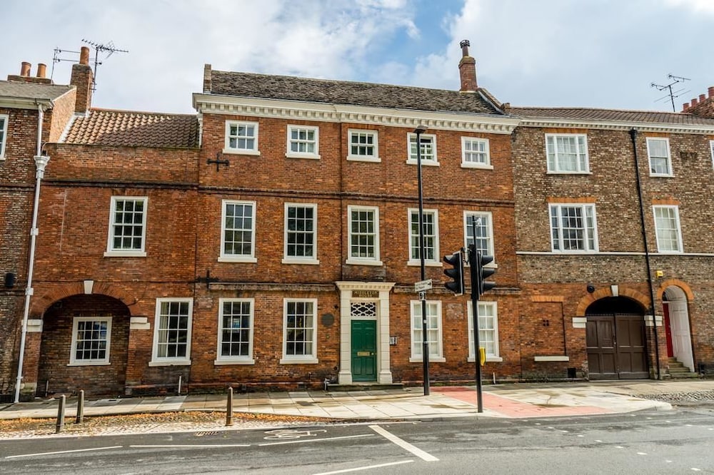 Luxurious Georgian Central Apartment Parking 1 — 4-Star Luxury Hotel in York, United Kingdom