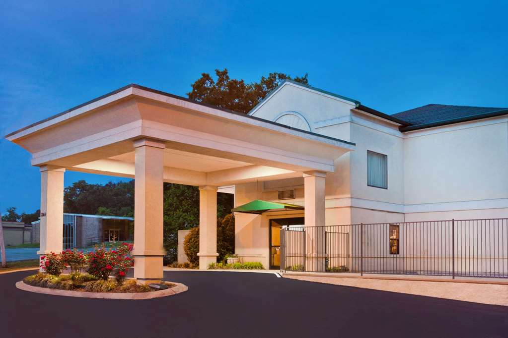 Super 8 by Wyndham Ft. Oglethorpe GA Chatt TN Area - featured photo
