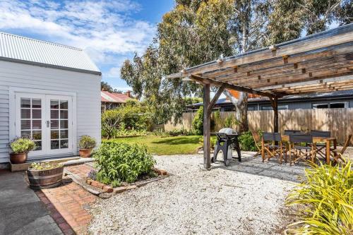 'Balmoral Cottage' A Kingston Beach Escape — 4-Star Luxury Hotel in Kingston Beach, Australia