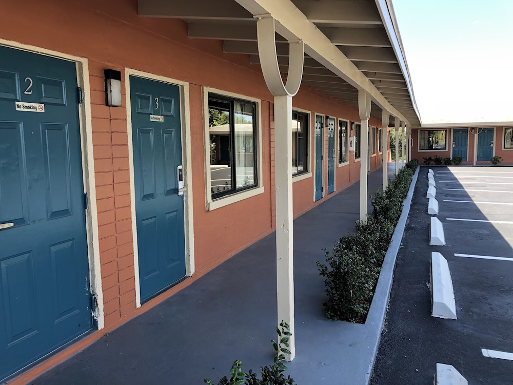 Ocala Cove Motel - photo 22