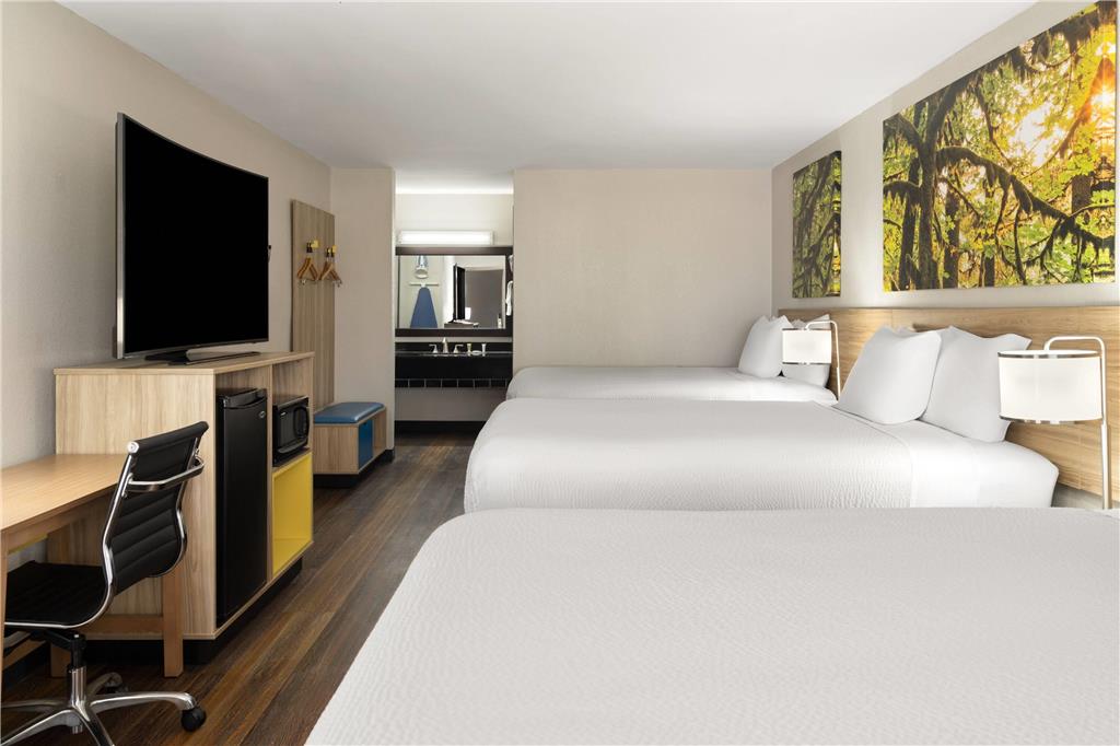Days Inn & Suites by Wyndham Byram - photo 19