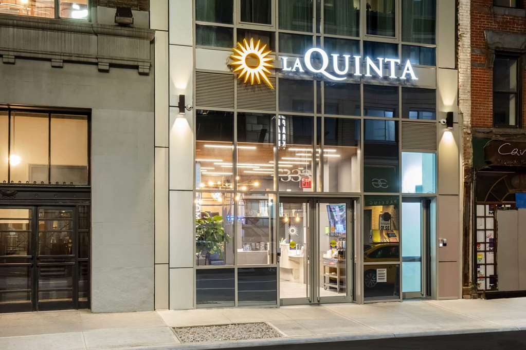 La Quinta Inn & Suites by Wyndham Times Square South - photo 3