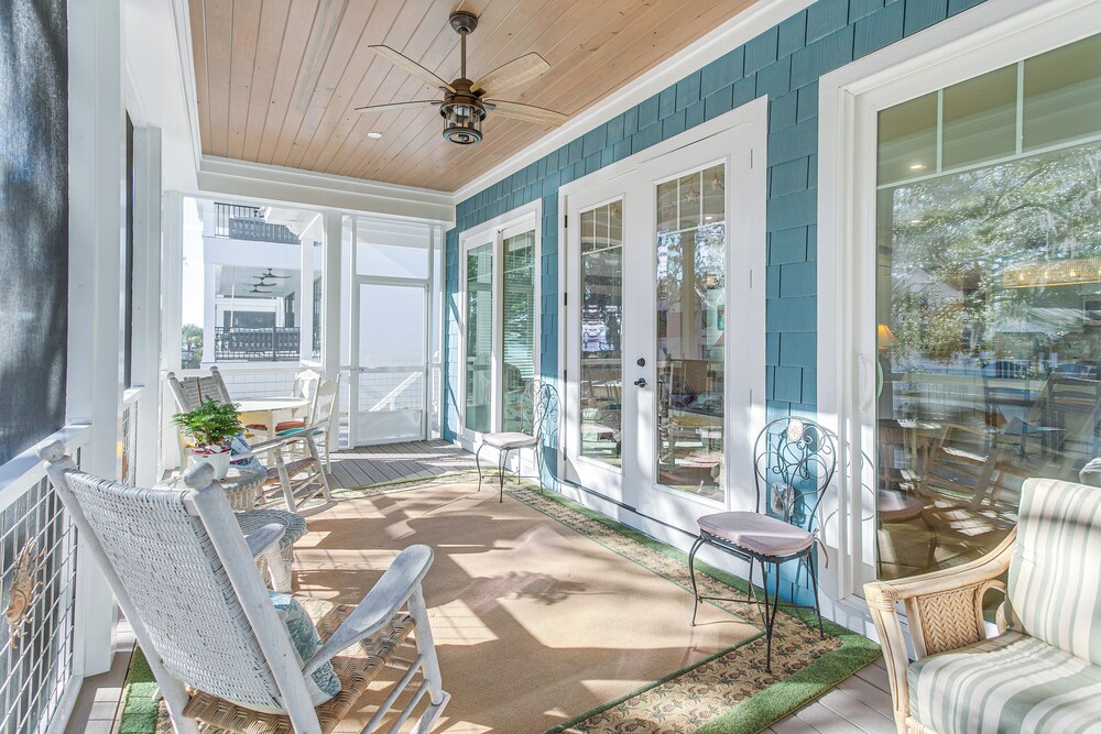 Walk to Public Beach: Hideaway in St Simons Island in Saint Simons Island, United States