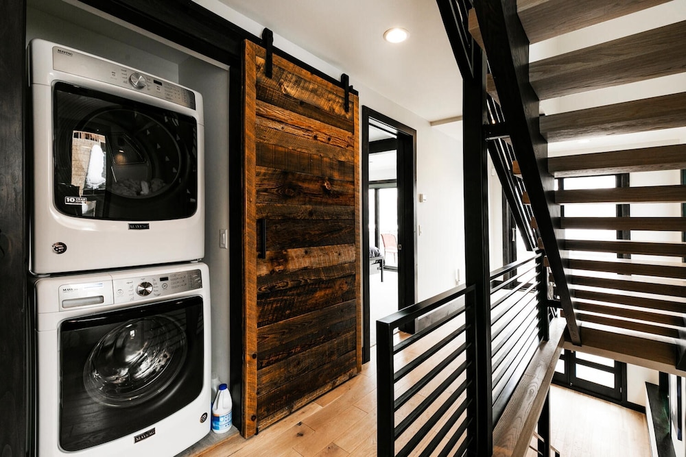 Pinetree by Avantstay Modern Park City Getaway w Patio & Balcony - photo 23