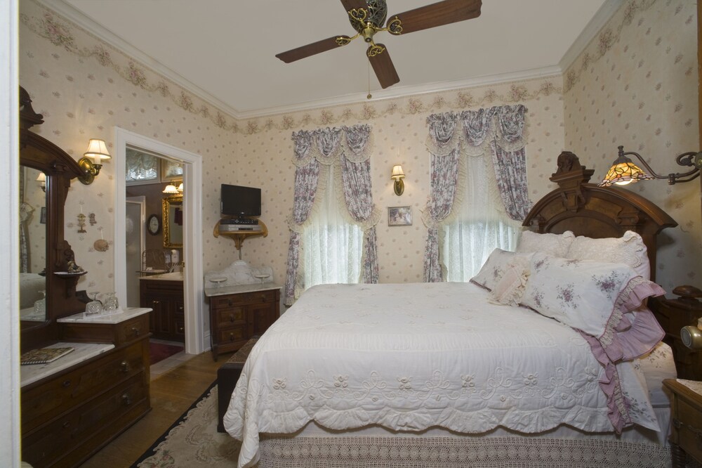 Port City Victorian Inn - photo 14