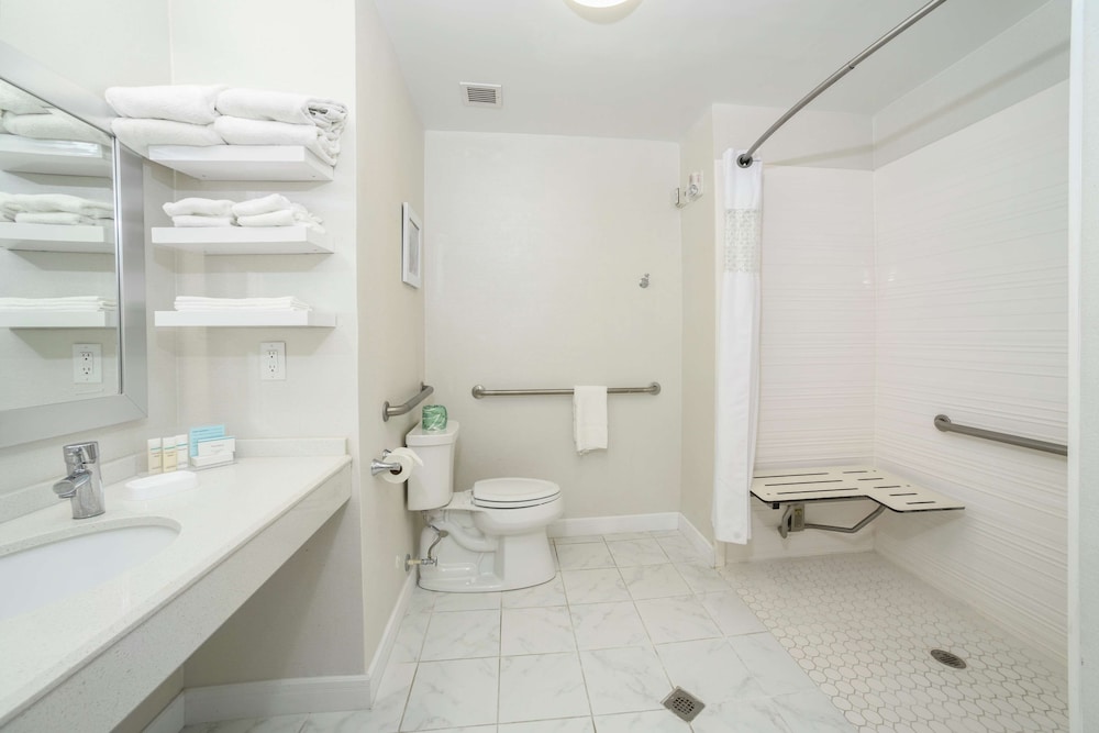 Hampton Inn Jacksonville East Regency Square - photo 14