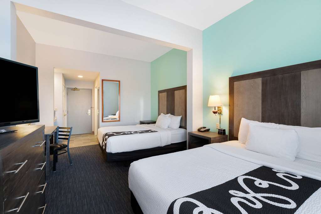 La Quinta Inn & Suites by Wyndham Omaha Airport Downtown - photo 18