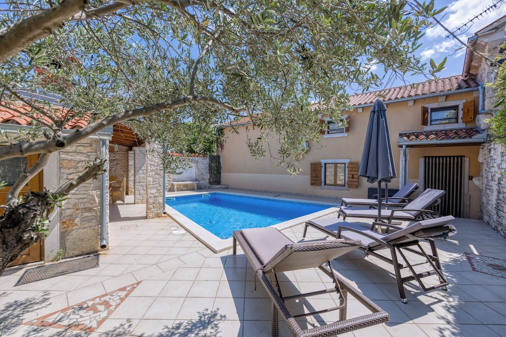 Casa Rustica Felker — 4-Star Luxury Hotel in Marcana, Croatia