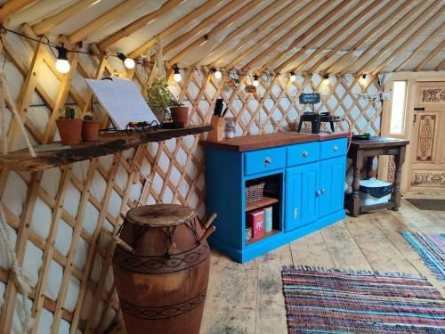 Traditional Mongolian Yurt Panoramic Mountain Retreat 4×4 only in Dolgellau, United Kingdom