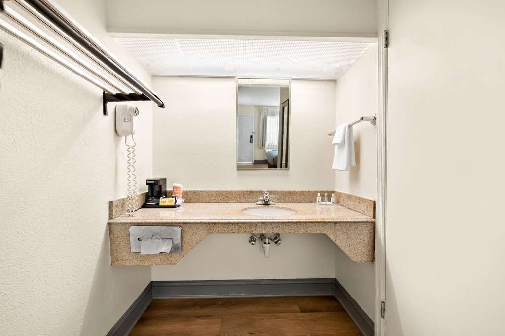 Quality Inn Pelham I 65 exit 246 - photo 21
