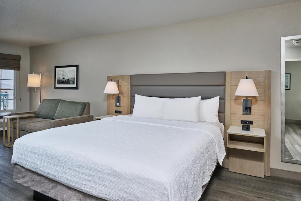 Hampton Inn & Suites Hermosa Beach - photo 10