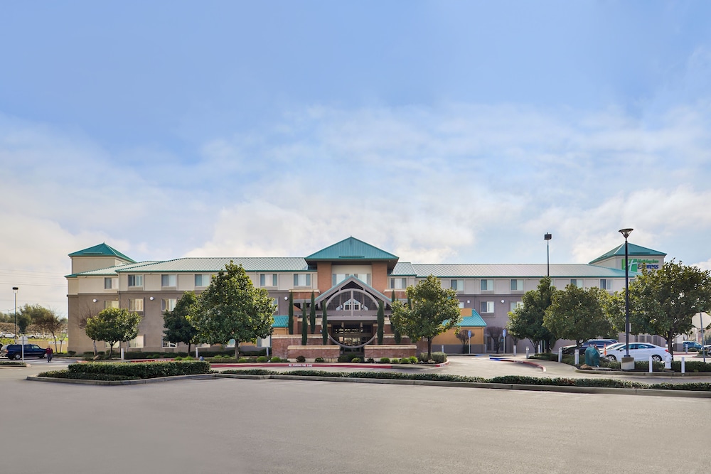 Holiday Inn Express & Suites Elk Grove Central Hwy 99 an IHG Hotel - featured photo