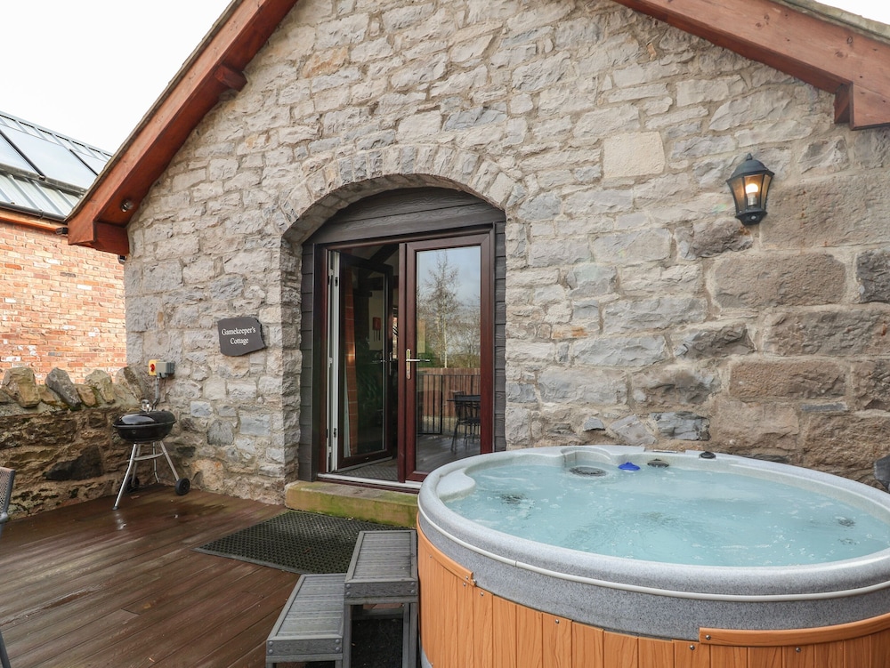 Gamekeepers Cottage — 4-Star Luxury Hotel in Saint Asaph, United Kingdom