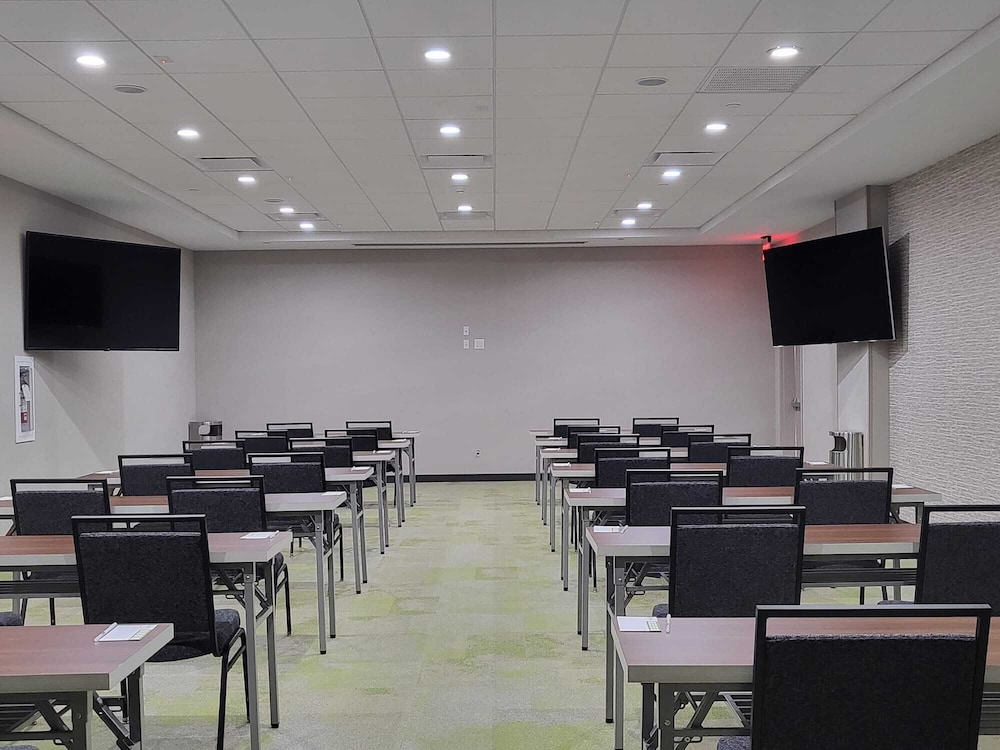 Home2 Suites Dallas Medical - photo 18