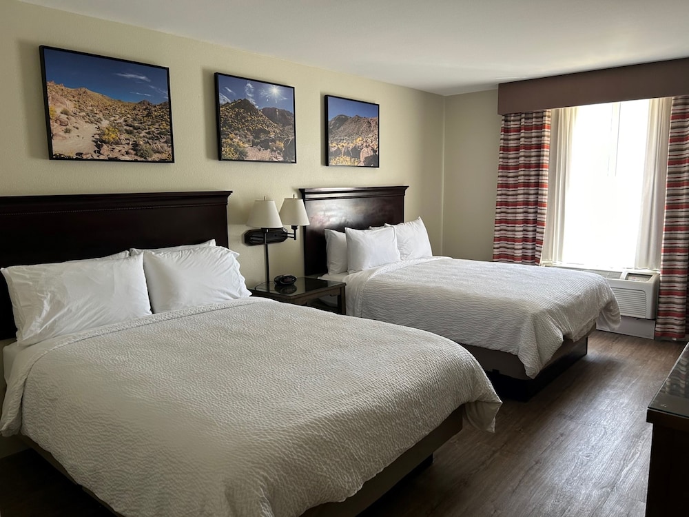 Holiday Inn & Suites Barstow by IHG - photo 12