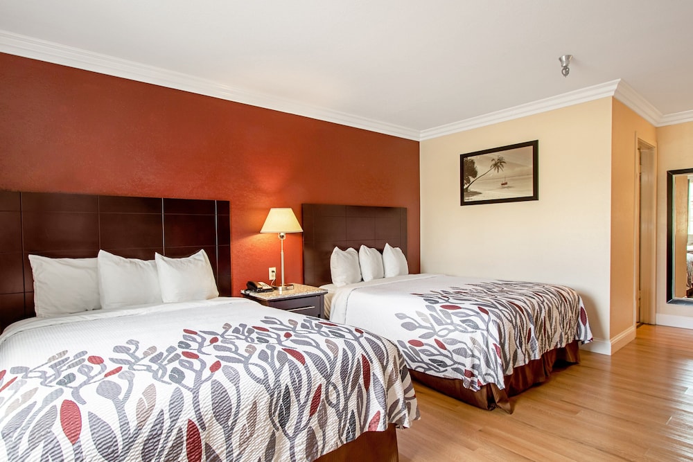 Red Roof Inn & Suites Monterey - featured photo
