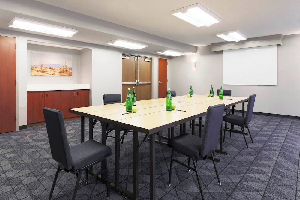 Courtyard by Marriott Tucson Airport - photo 32