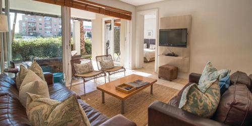Two Bedroom Apartment fully furnished and design — 4-Star Luxury Hotel in Cape Town, South Africa