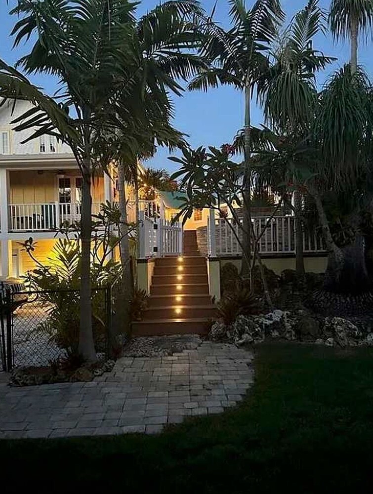 NEW Jungle Paradise Treehouse Suite With Resort Amenities Elevator Access Outdoor Kitchen Lagoon Lazy River Pool RV Hook up - photo 41