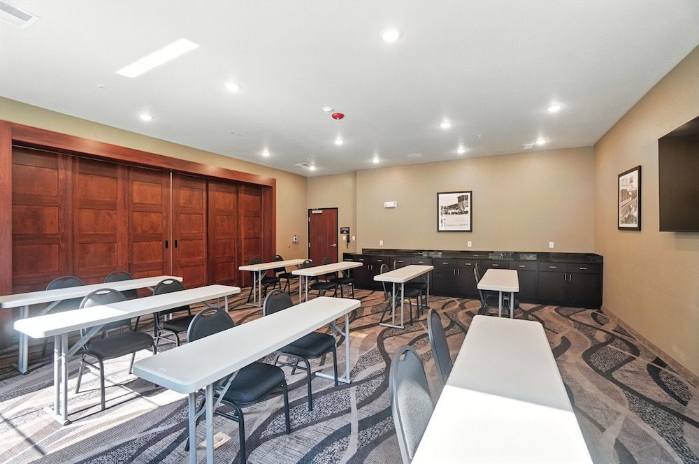 Cobblestone Hotel & Suites Bellefontaine - photo 87