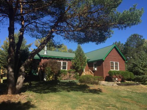 Esther Mountain Chalet — 4-Star Luxury Hotel in Wilmington, United States