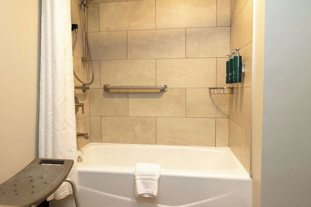 DoubleTree by Hilton Austin MN - photo 18