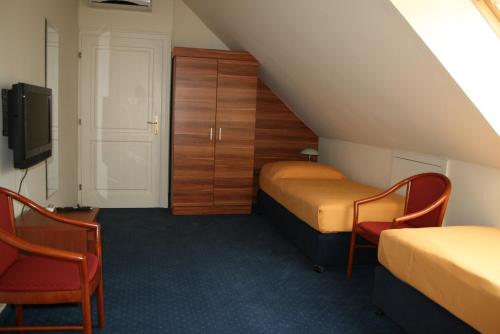 Főnix Hotel — Balatonfoldvar — photo 3