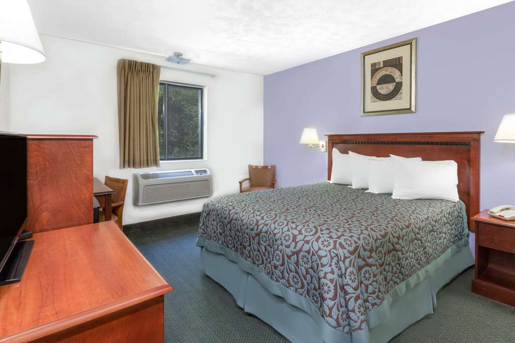 Days Inn by Wyndham Warrensburg - photo 4