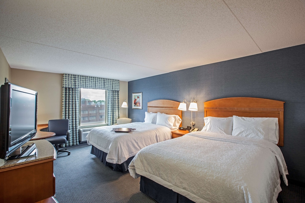 Hampton Inn New York LaGuardia Airport - photo 7