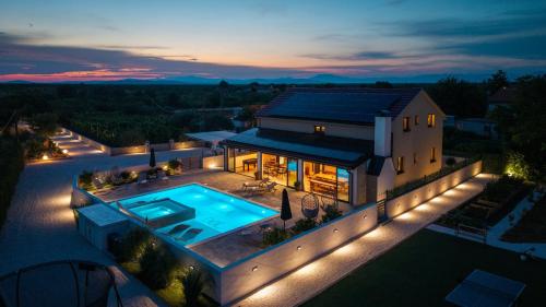 Luxury Villa Meden Dol with heated pool Hot Tub 2 Saunas — 4-Star Luxury Hotel in Skradin, Croatia