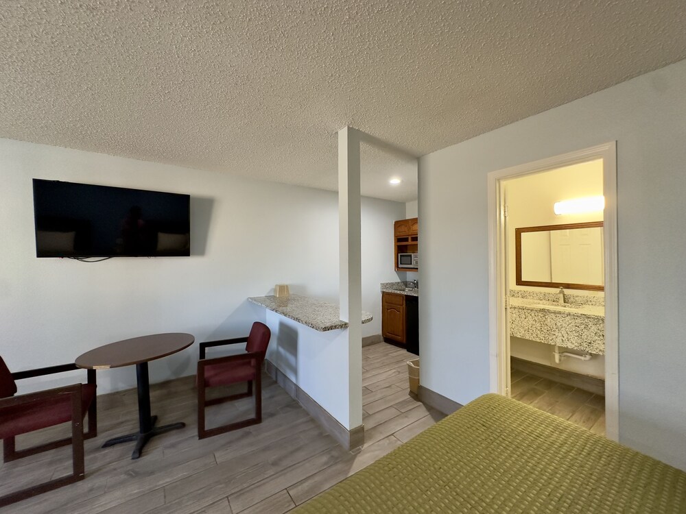 Razorback Inn - photo 23