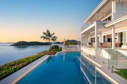 Vue de Bleu’ Luxury Whitsunday Ocean View Retreat in Airlie Beach, Australia
