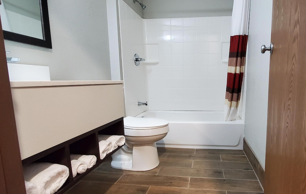 Red Roof Inn Binghamton North - photo 16