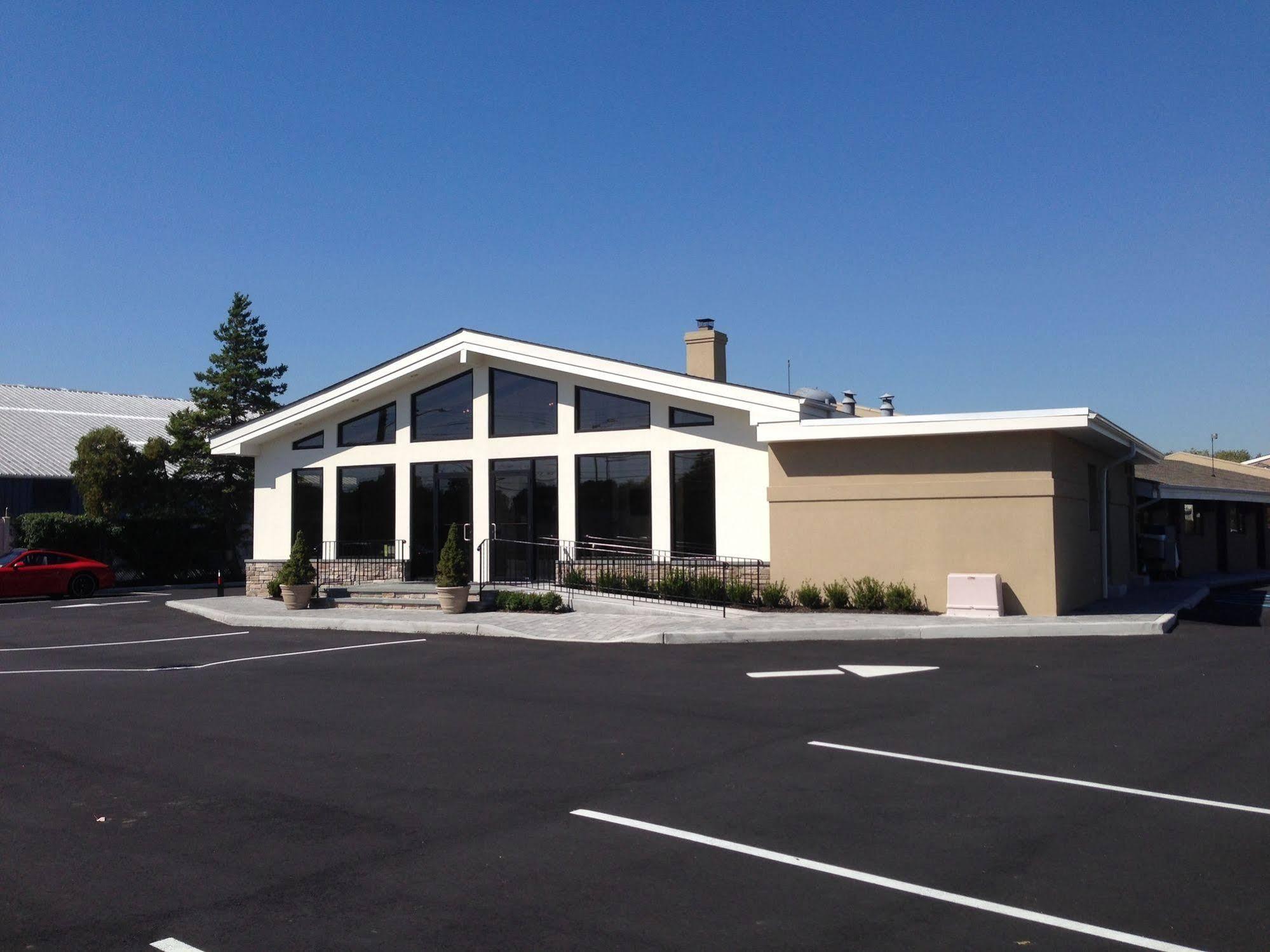 Bethpage Hotel - carbon neutral hotel in Bethpage