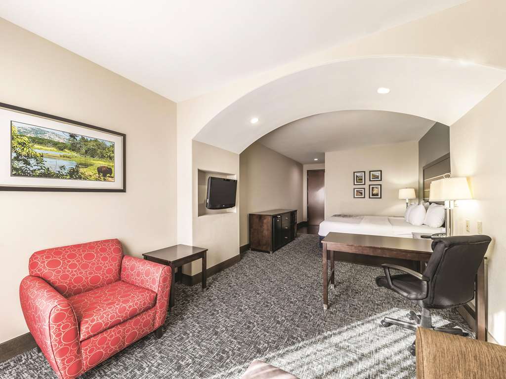 La Quinta Inn & Suites by Wyndham Tulsa Catoosa Route 66 - featured photo