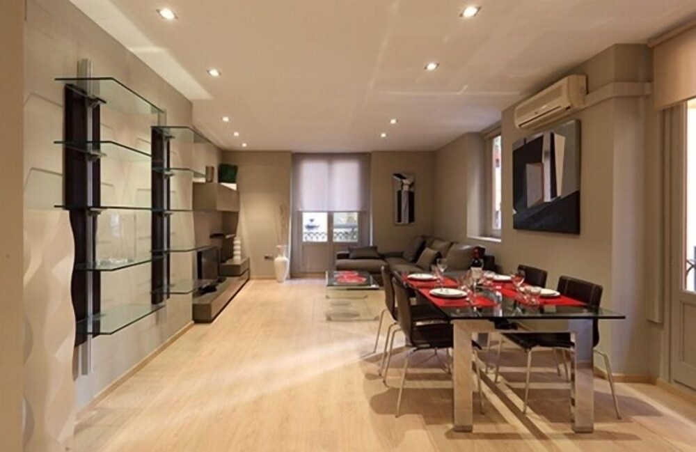 Apartamentos Sorolla House — 4-Star Luxury Hotel in Valencia, Spain