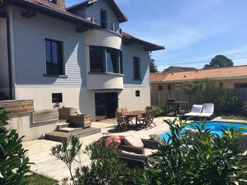 Villa de 4 chambres avec piscine privee jardin clos et wifi a Biscarrosse — 4-Star Luxury Hotel in Biscarrosse, France