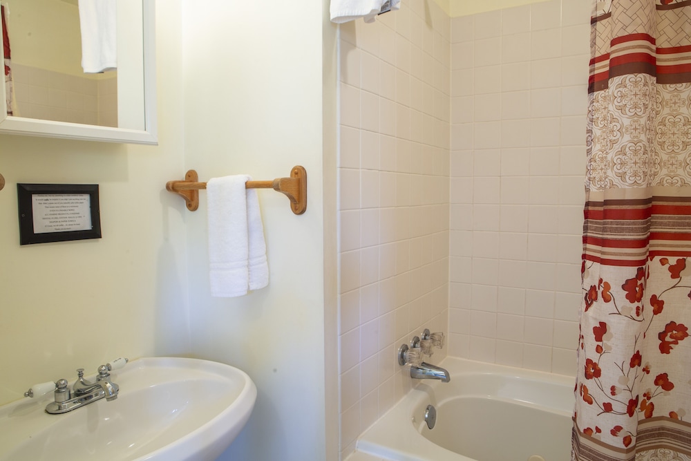 The Chimney Rock Inn & Cottages - photo 33