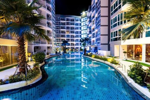 Grand Avenue Pattaya Pool view Suite 55sqm — 4-Star Luxury Hotel in Pattaya, Thailand