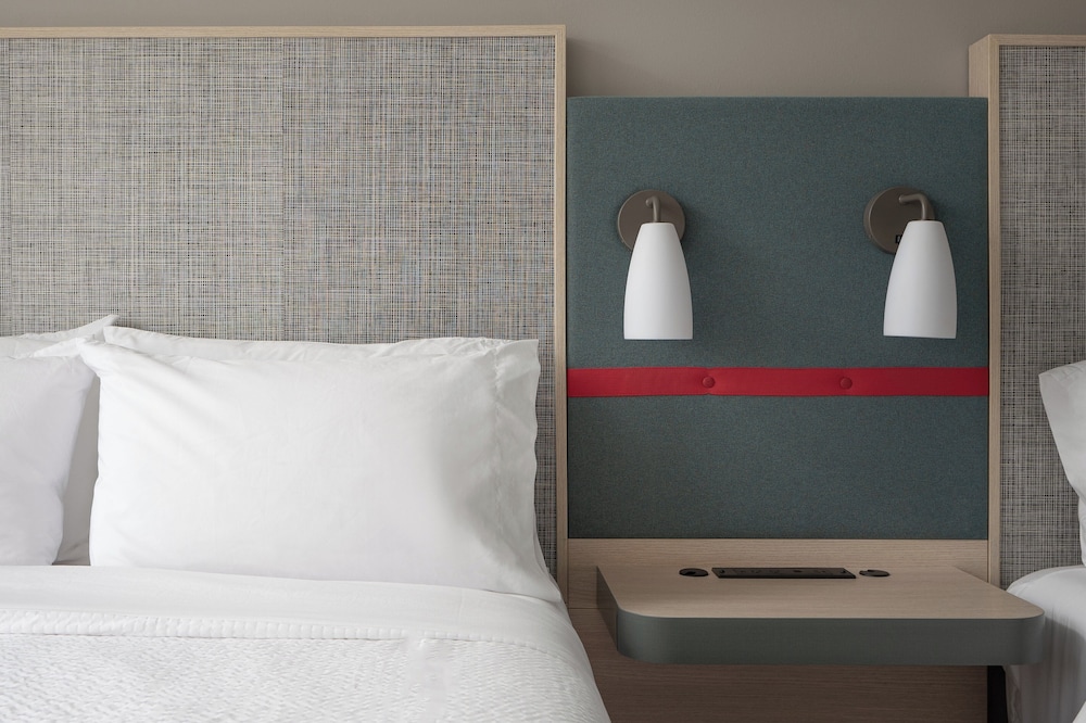 avid hotel Oak Creek by IHG - photo 13