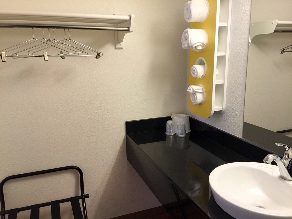 Motel 6 Roseville MN Minneapolis North - photo 10