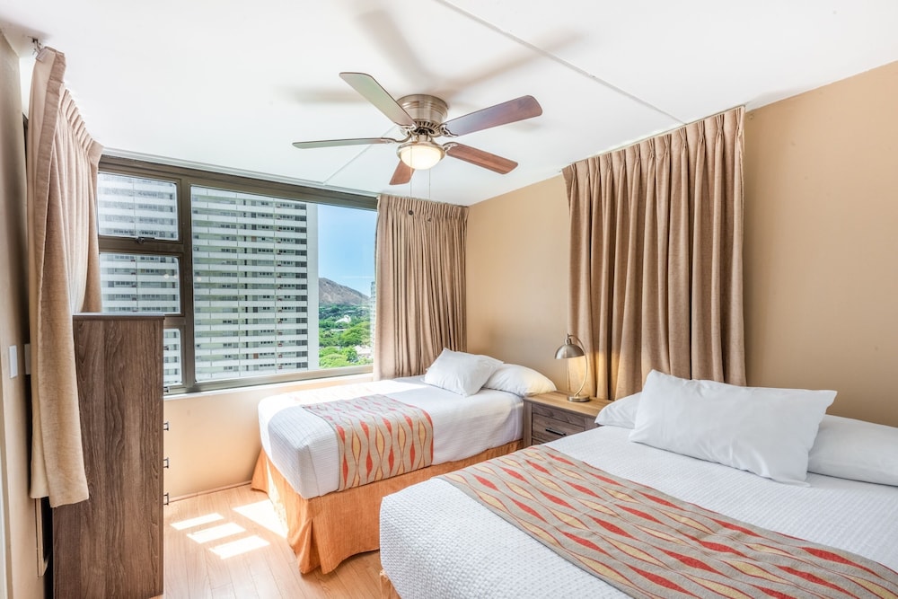 Spacious 14th Floor Corner Suite Partial Diamond Head and Ocean Views FREE Parking by Koko Resort Vacation Rentals - photo 8