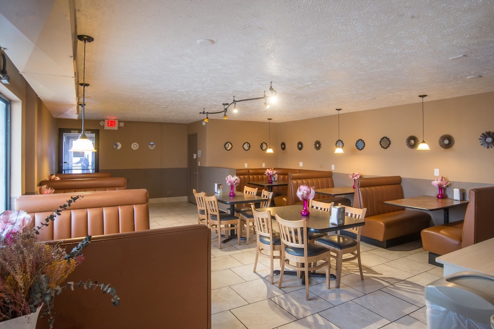 Americas Best Value Inn Lincoln Airport - photo 36