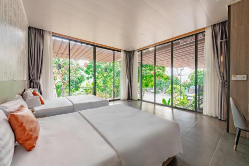 Nearby Han River Tropical Villa With Pool & Sauna — 4-Star Luxury Hotel in Da Nang, Vietnam