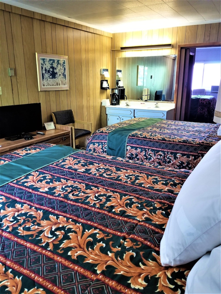 Town House Motor Inn - photo 8